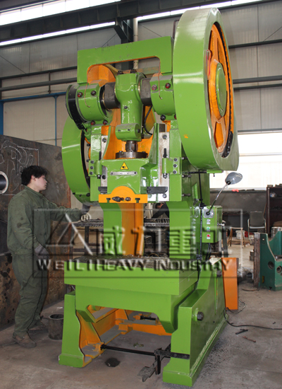 100噸開式可傾沖床完成生產(chǎn)