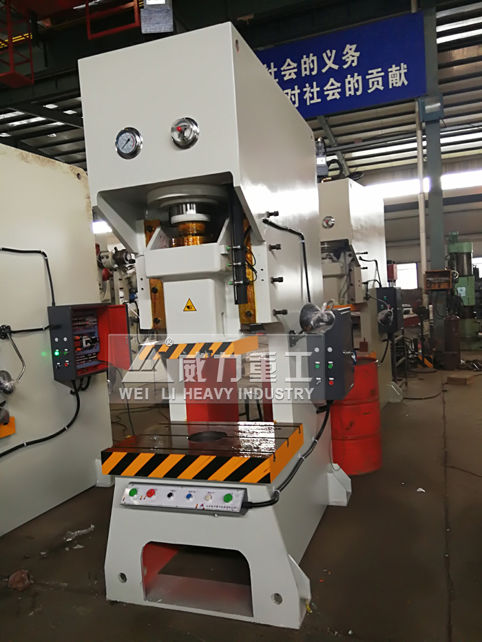 100噸液壓沖床（數(shù)控型）定做