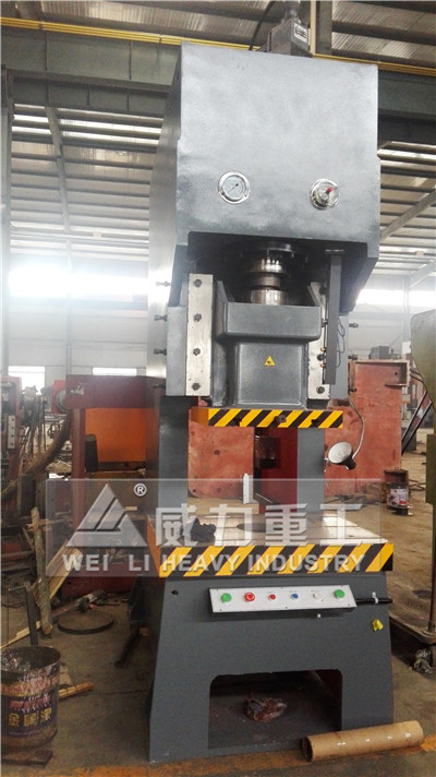 山東威力125噸液壓沖床