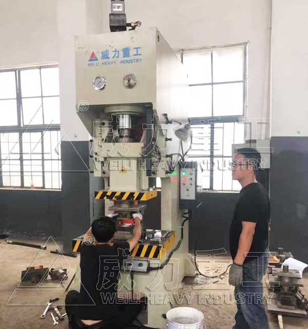 液壓沖床客戶使用現場