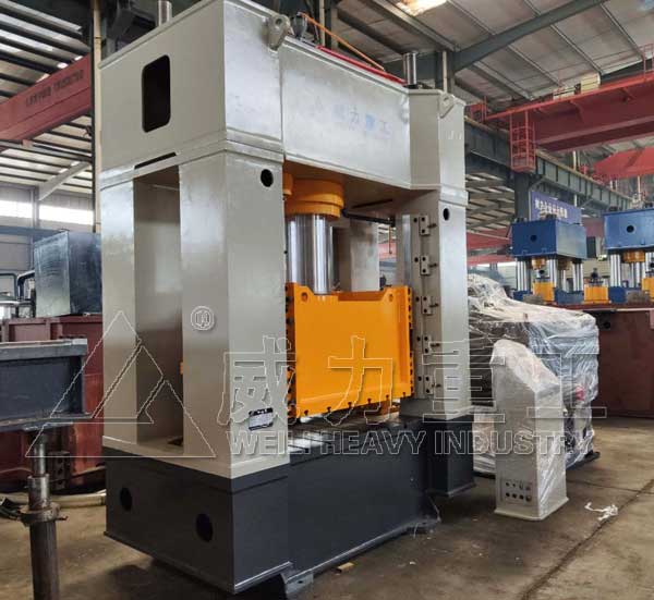 315噸框架式液壓沖床生產(chǎn)完成