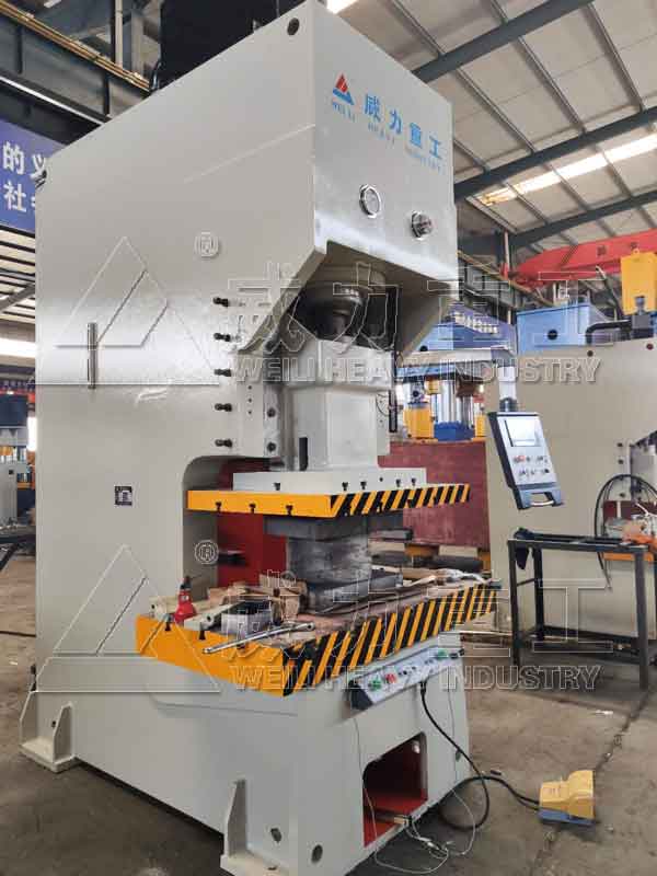 200噸油壓沖床車間調(diào)試